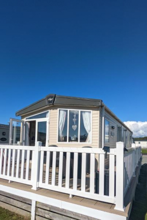Jenny and Jamie's holiday home on the edge